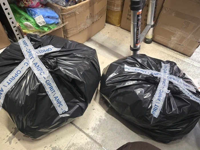 Marfă oprită de la comercializare în Dragonul Roşu. FOTO: ANPC