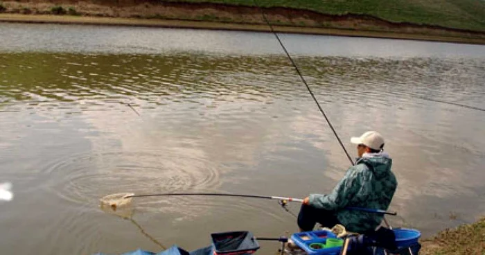 Bărbatul se afla la pescuit 
