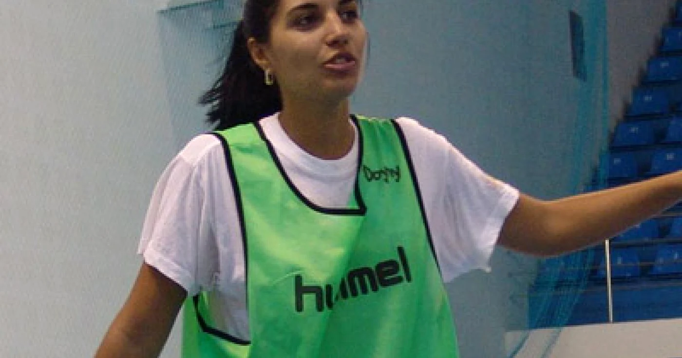 Reşiţa: PORTRET / Mădălina Rădoi face handbal  de la catedră