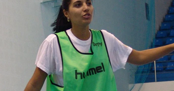 Reşiţa: PORTRET / Mădălina Rădoi face handbal  de la catedră