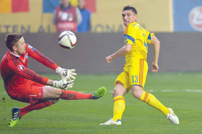 
    Keşeru a adus victoria la limită cu feroezii, scor 1-0, la Ploieşti, demonstrând că aceştia sunt îndreptăţiţi să emită pretenţiiFoto: Mediafax  