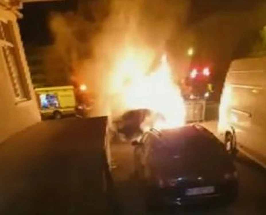 Incendiul a fost provocat intenţionat de fostul soţ. FOTO Dan Sofronia