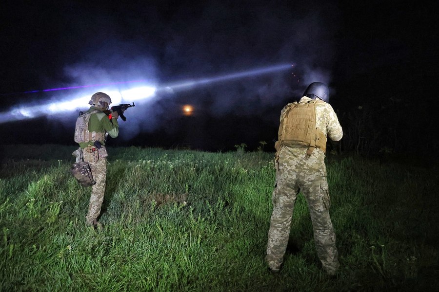 De ce Europa, nu NATO, ar trebui să trimită trupe în Ucraina