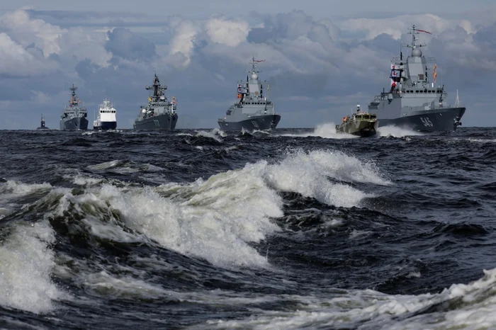 Imagine de la parada de Ziua Marinei de la Sankt Petersburg FOTO Profimedia