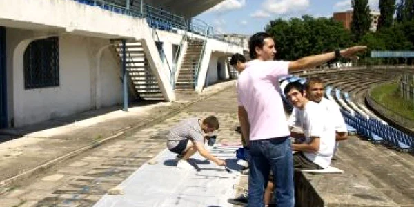 Hunedoara: VIDEO Fostele glorii ale FC Corvinul rămân ataşate de echipă
