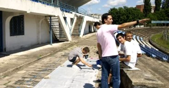 Hunedoara: VIDEO Fostele glorii ale FC Corvinul rămân ataşate de echipă