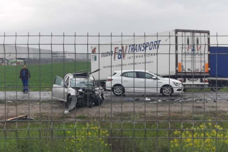 Accident cumplit pe drumul care leagă Timișoara de Autostrada A1. Doi oameni au murit