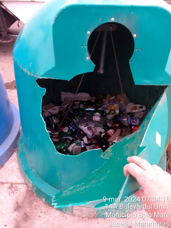 Containere distruse FOTO ADI Deșeuri
