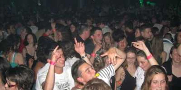 Tinerii mureşeni îl aşteaptă pe Moş Crăciun în cluburi