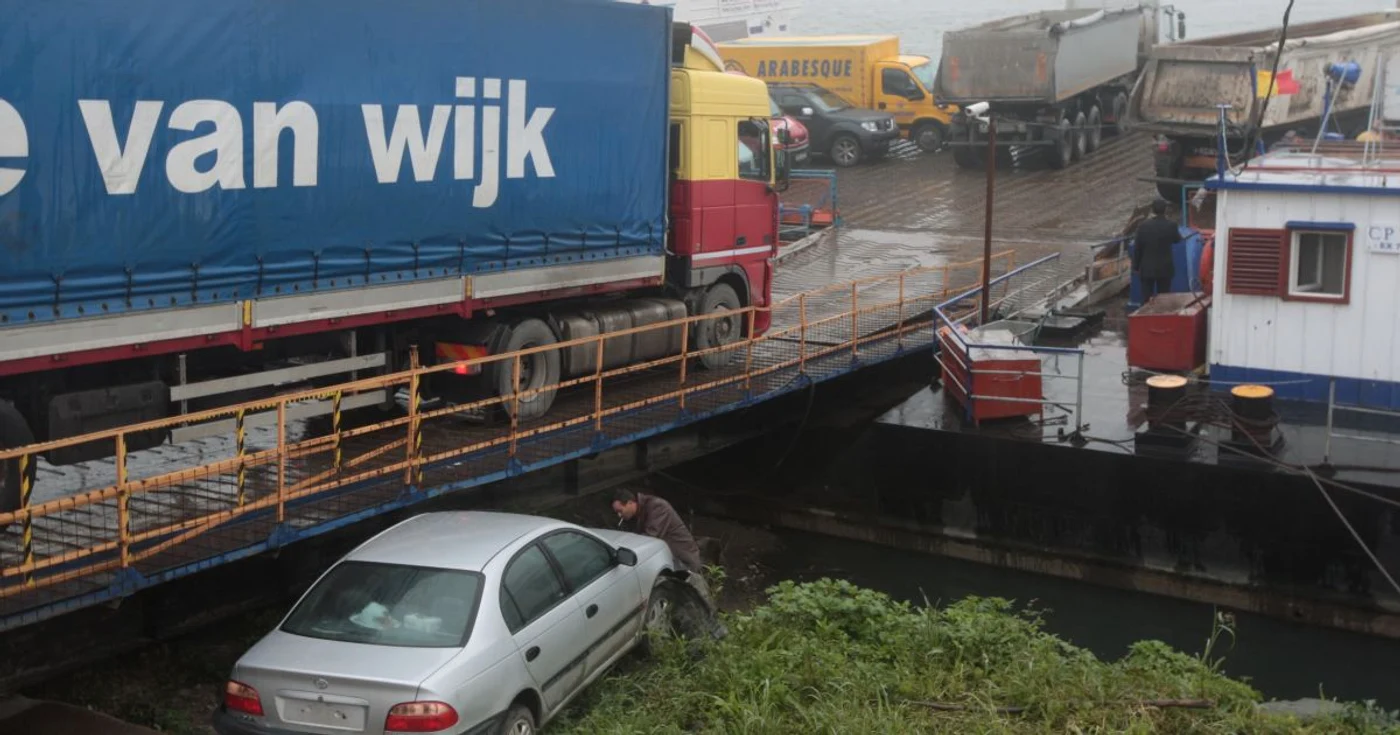 Un Tir a blocat transportu cu bacul aseară foto Arhivă Bogdan Dimofte