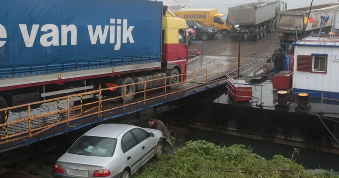 Un Tir a blocat transportu cu bacul aseară foto Arhivă Bogdan Dimofte