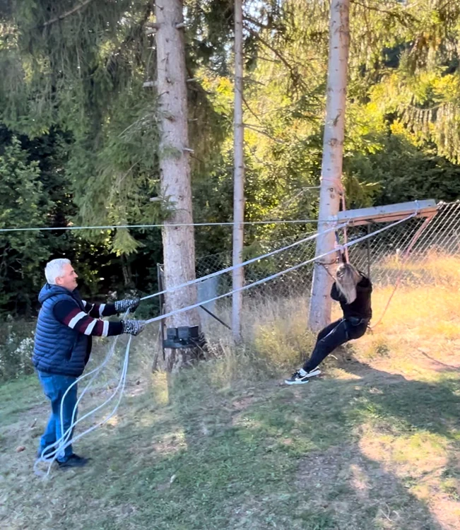 Drumul cu tiroliana rămâne în memorie ca o experiență aparte  Foto: Click! 