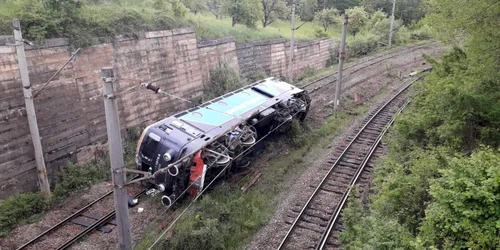 locomotiva deraiata foto isu hunedoara