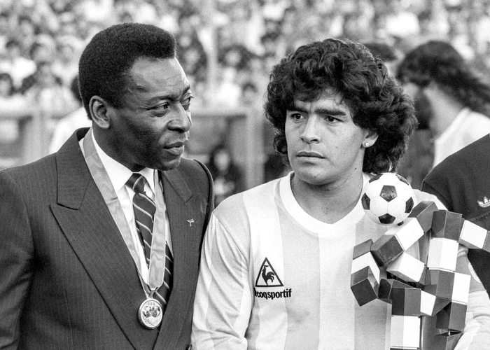 Două legende ale fotbalului, Pele şi Maradona. Foto arhivă