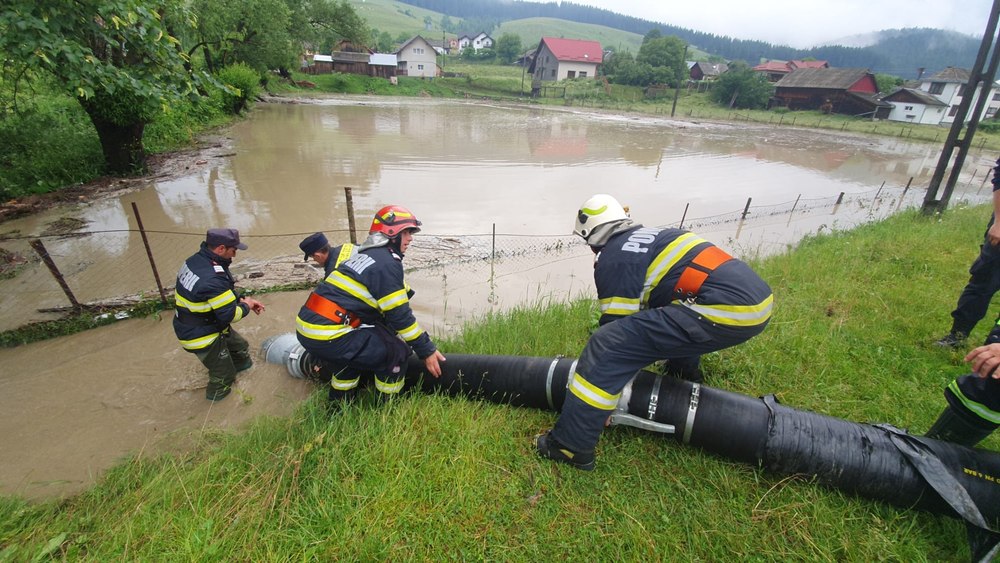 INHGA: Cod portocaliu de inundaţii pe râuri din 17 judeţe. Cod galben pe râuri din 29 de judeţe