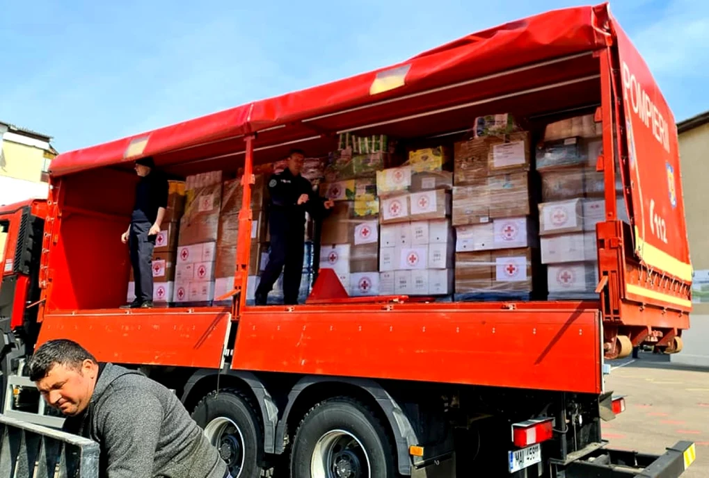 Crucea Roșie a donat alimente și pentru refugiații ucraineni FOTO Facebook/Aura Giurcă