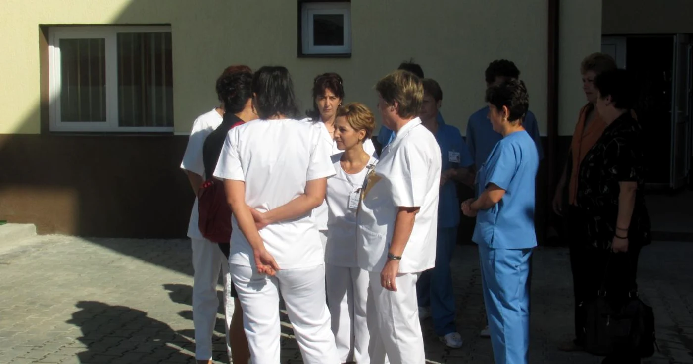 Dacă luna trecută, holurile erau pline de persoane care fumau, ieri nu a fost văzută vreo persoană cu ţigara în mână