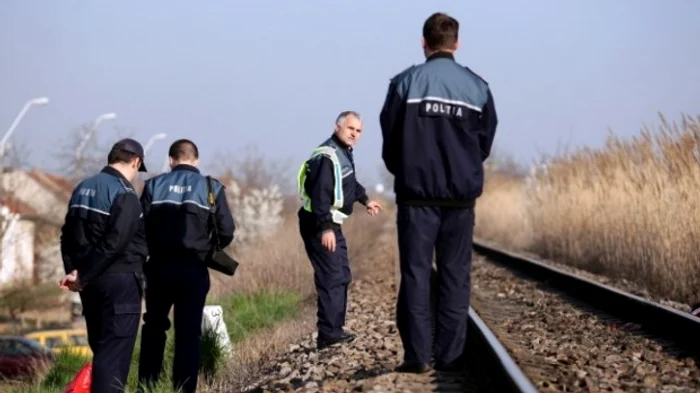 
    Polițiștii au intrat peste hoții de componente de cale ferată  
