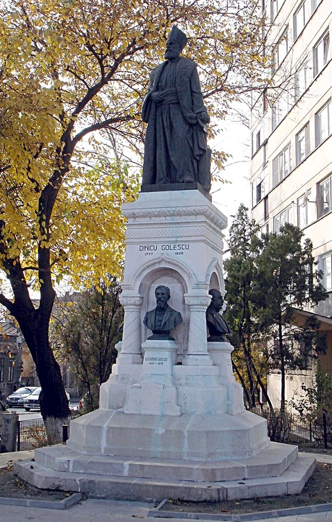 Monumentul lui Dinicu Golescu din Bucureşti, ridicat în 1908
