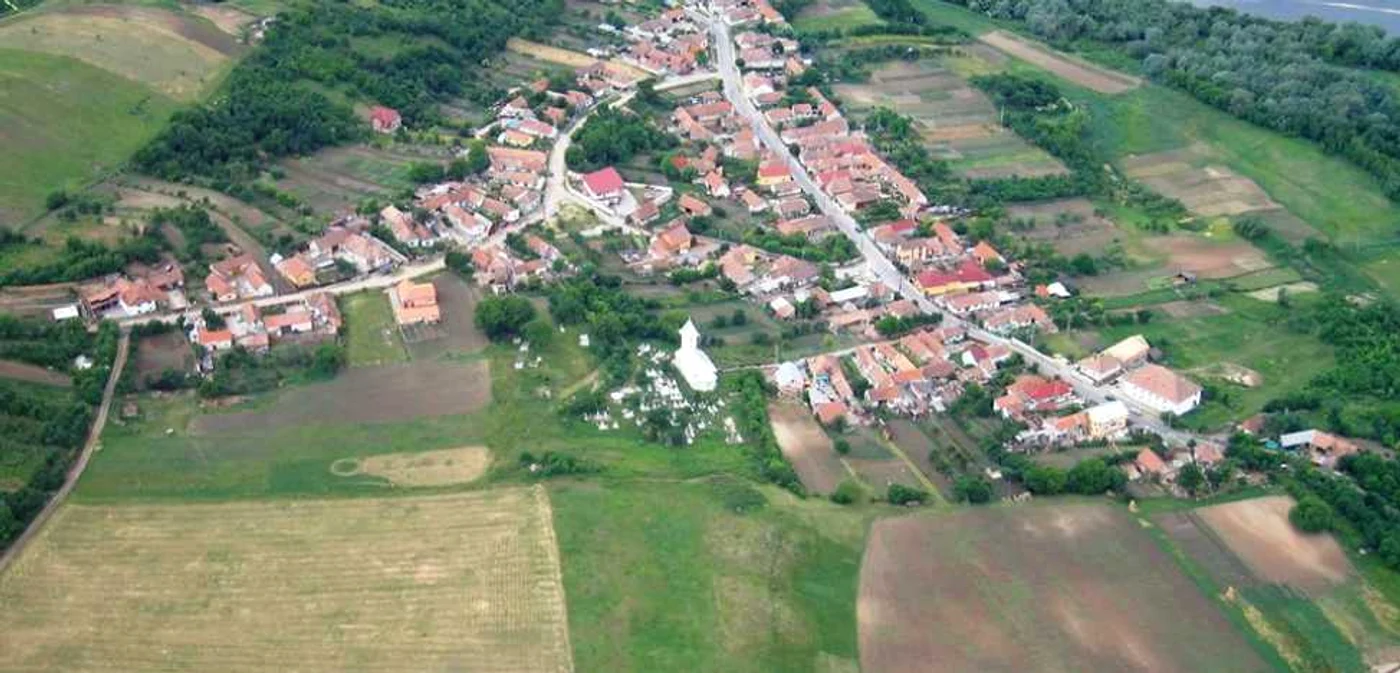Satul Limba este amplasat pe malul Mureşului la câţiva kilometri de Alba Iulia