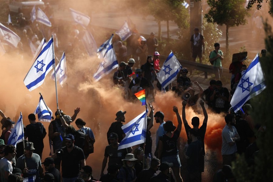 Medicii din Israel intră în grevă după adoptarea unei legi din pachetul reformei judiciare. Protestele continuă