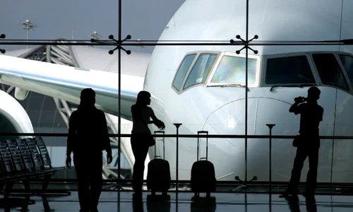 shutterstock aeroport calatori jpeg