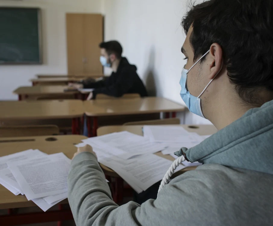 În 2021, prima probă scrisă a Bacalaureatului este programată pe 28 iunie și va fi susținută la limba română