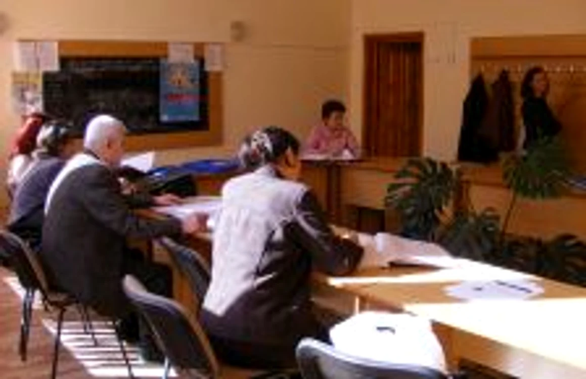 Peste 300 de profesori mai au slujbe doar până la vară