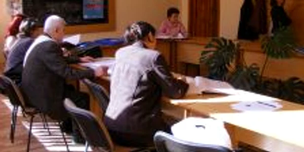 Peste 300 de profesori mai au slujbe doar până la vară