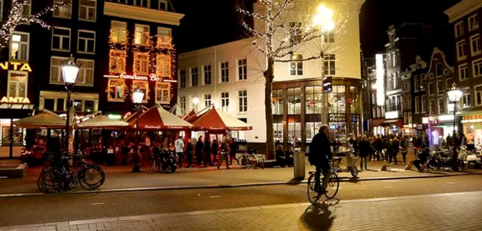 Amsterdam. Piaţa Rembrandtplein pe timpul nopţii FOTO Franklin Heijnen/Flickr via CityLab