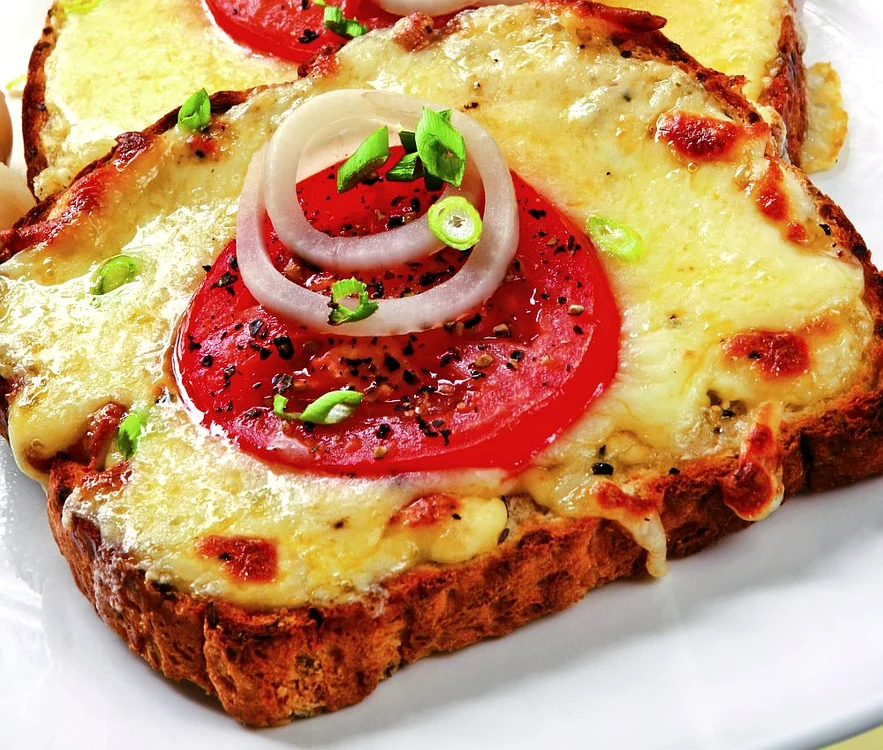 tartine cu rosii si cascaval jpeg