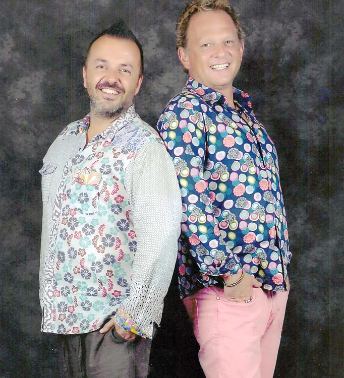 Leonard Miron este fericit alături de iubitul lui, Miguel. Cei doi locuiesc în Anglia şi sunt împreună de zece ani (foto: ok! românia(