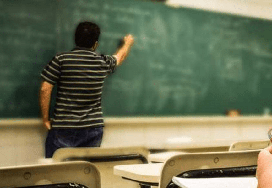 Profesor condamnat pentru corupere sexuală a minorilor. Închisoare cu suspendare, în al treilea dosar penal 