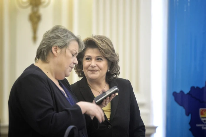 Sevil Shhaideh şi Rovana Plumb încep să aibă probleme. FOTO Mediafax