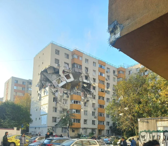 Explozie la un bloc din Cartierul Rahova FOTO: Facebook
