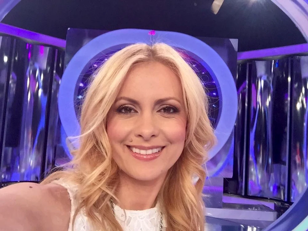 
    Simona Gherghe a luat o pauză de la "Acces Direct" pentru a-şi creşte fetiţaFoto: arhivă personală  