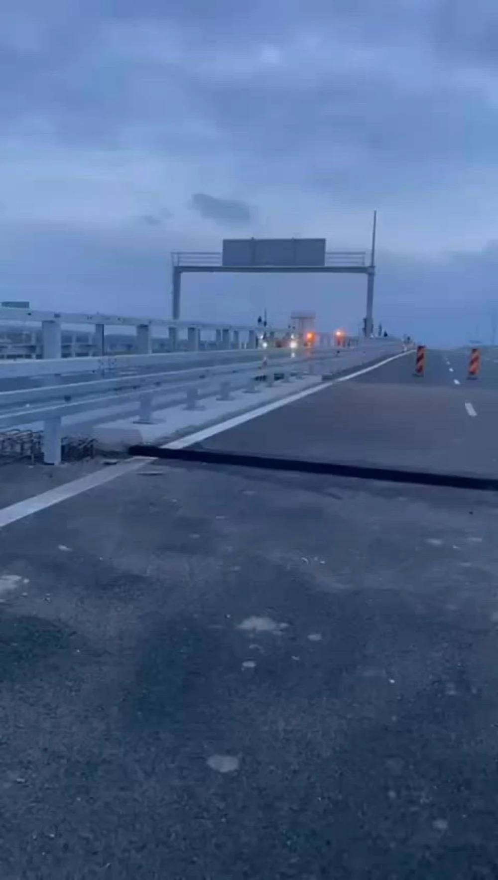 Lucrări intense la ceas de seară pe Autostrada Moldovei A7, între Adjud și Bacău. De ce constructorul a intensificat ritmul