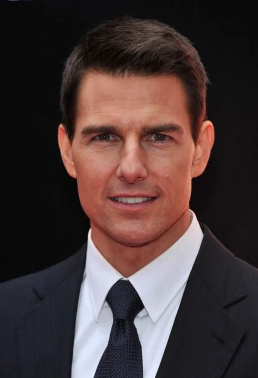 Tom Cruise se simte mai în siguranță dacă este însoțit peste tot de bodyguard.foto: Facebook