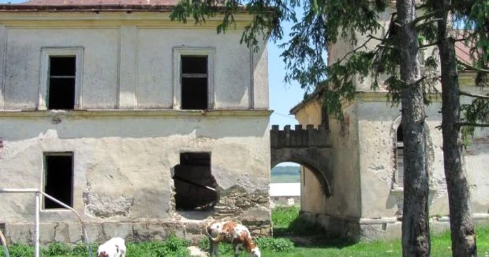 Castelul are o replică a Punţii Suspinelor din Veneţia FOTO Adevărul