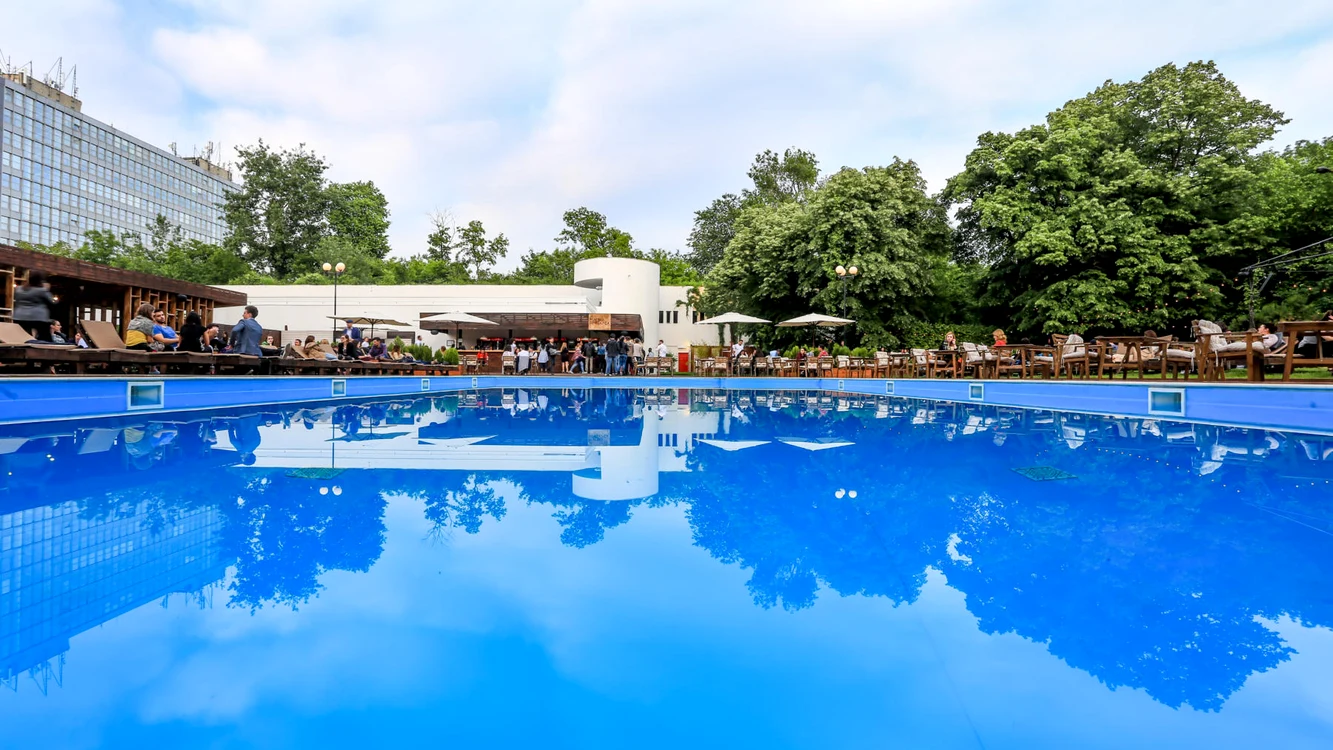 Piscina Floreasca este deschisă între orele 10.00 și 18.30