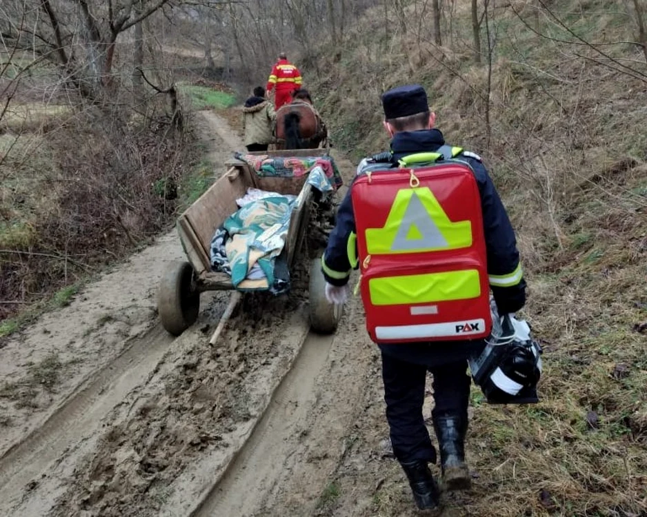 Pacienta a fost transportată cu căruţa