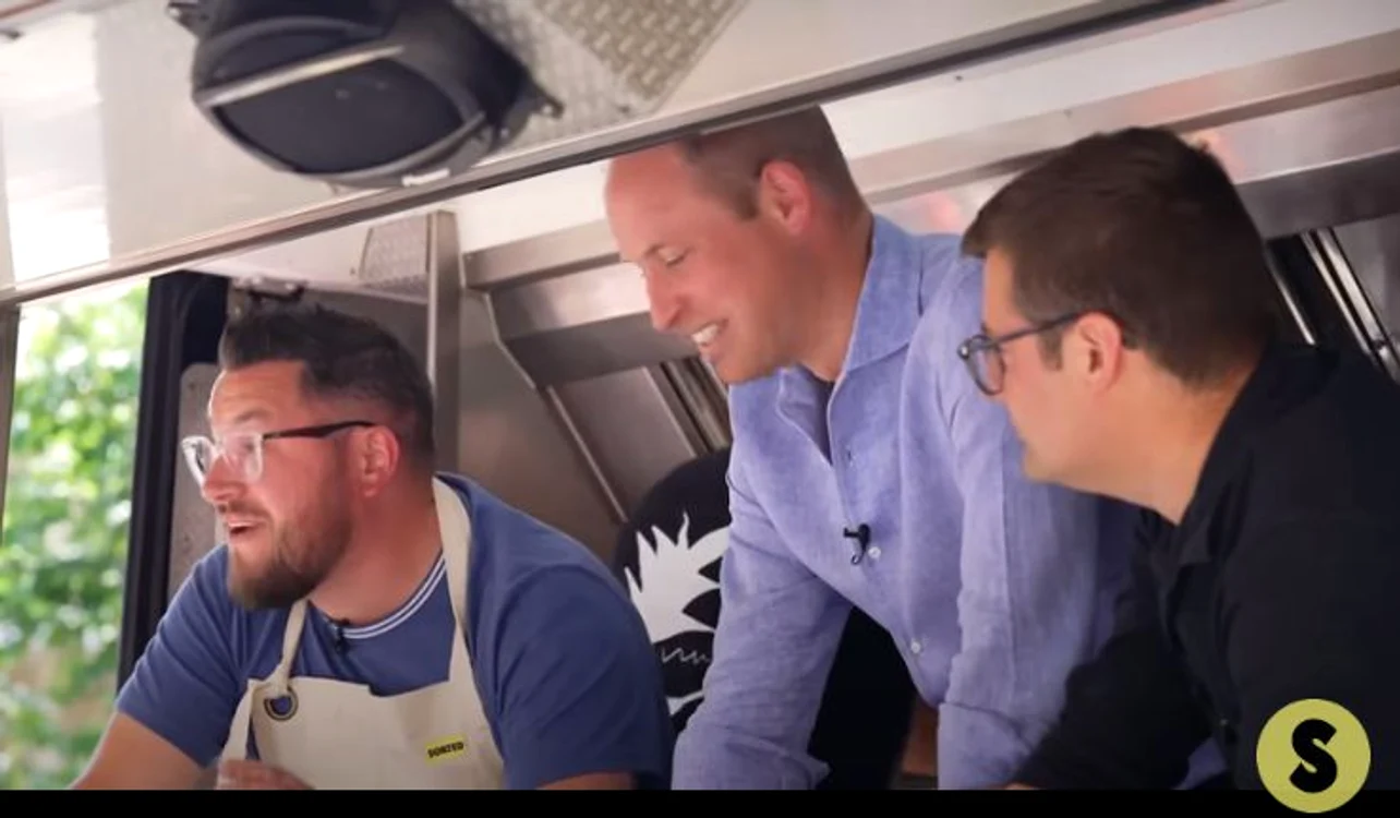 Prințul William a servit burgeri dintr-o furgonetă FOTO Captură video