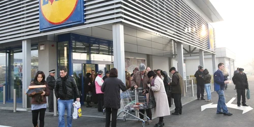 Aglomeratie la deschiderea magazinului Lidl