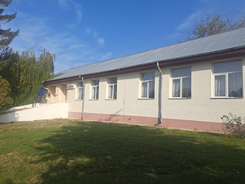 Sute de mii de euro aruncați pe școli rămase închise. Nici după 13 ani situația nu a fost rezolvată
