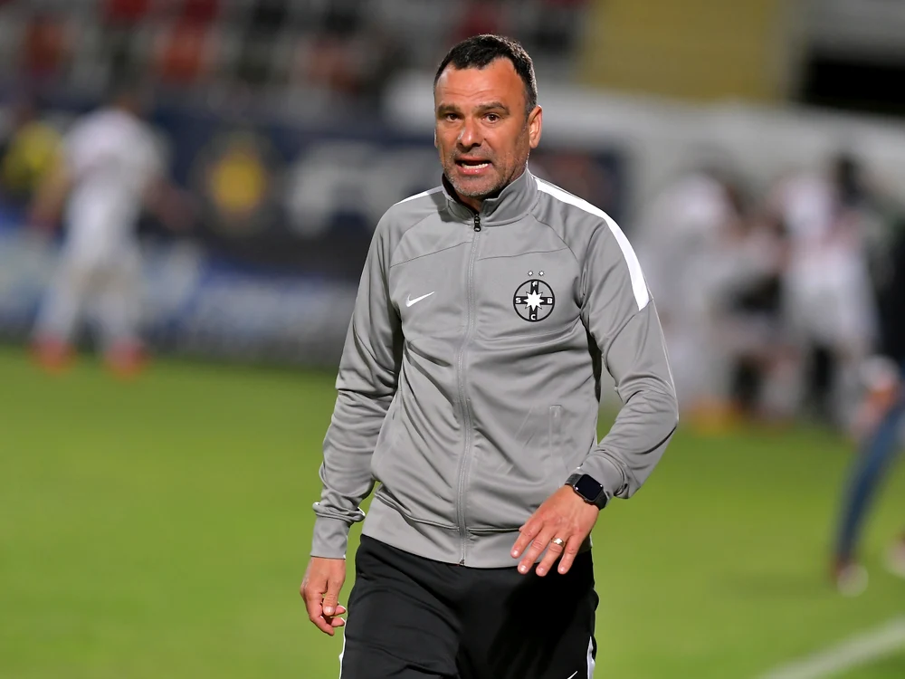 
    Anton Petrea riscă să-și piardă locul de antrenor la FCSBFoto: sportpictures.eu  