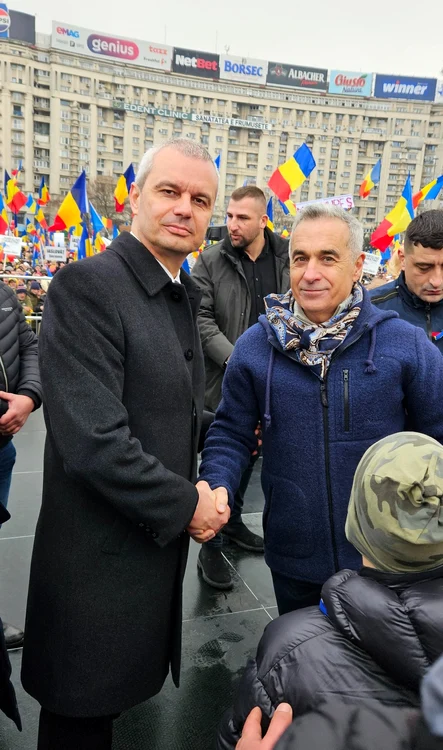 Kostadin Kostadinov și Călin Georgescu în Piața Victoriei FOTO Facebook