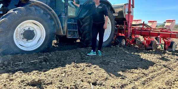 Agricultorul Marius Moțoc muncește 170 de hectare de teren arabil FOTO MA (2) jpg