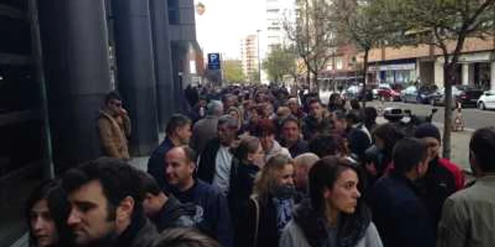 Cozi imense s-au format în mai multe capitale şi oraşe europene
