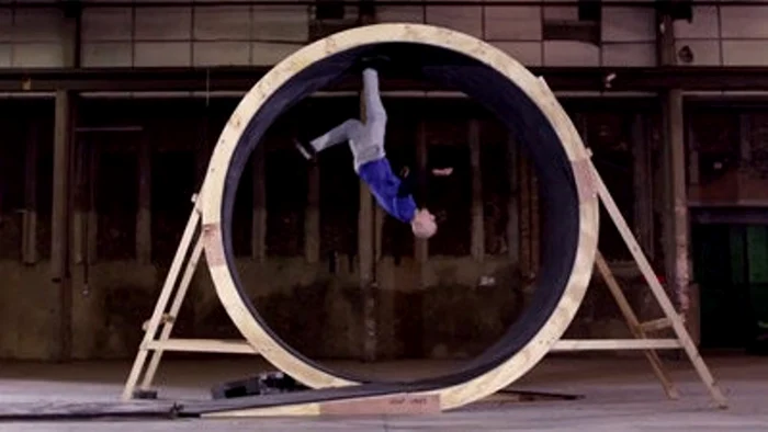 
    Damien Walters a reuşit să sfideze gravitaţia  