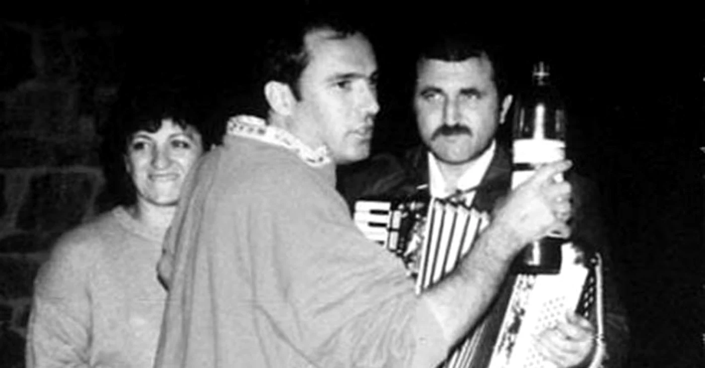 Nicu Ceauşescu, chefuind cu lăutari FOTO Arhiva Historia